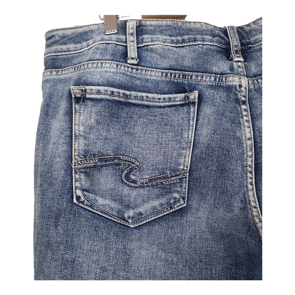 Silver Jeans Suki Mid Rise Capri - Picture 3 of 8